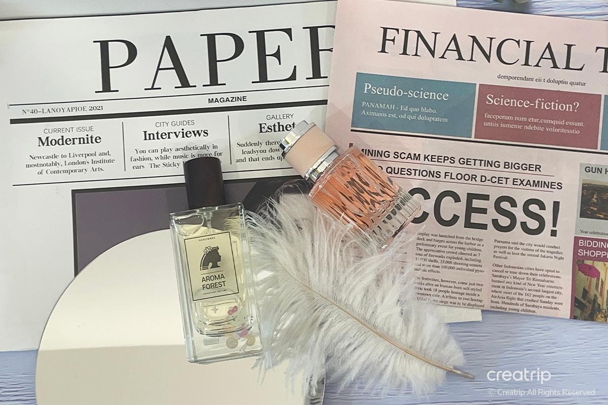 Toy-themed artistic backdrop alongside a scent bottle at Perfume Play Gangnam, highlighting personalized creativity.