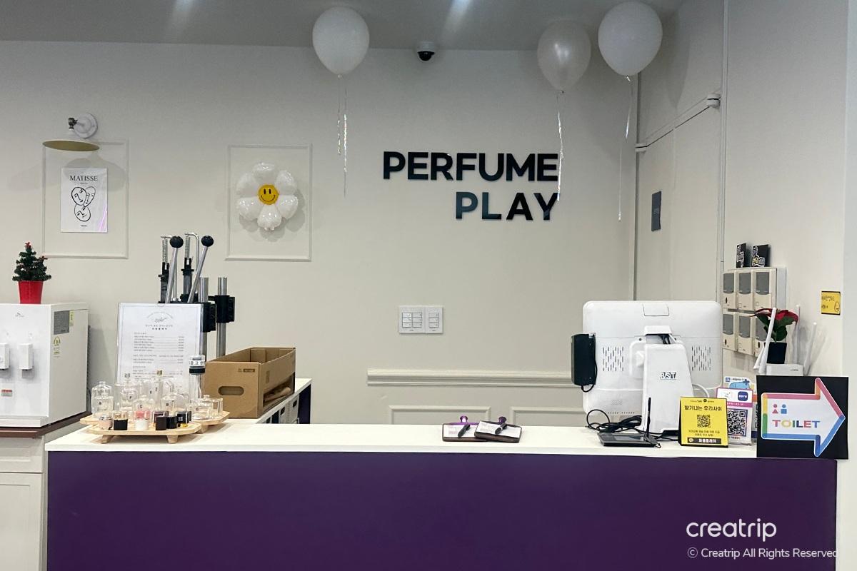 Reception area of Perfume Play Gangnam with a minimalist and welcoming design.