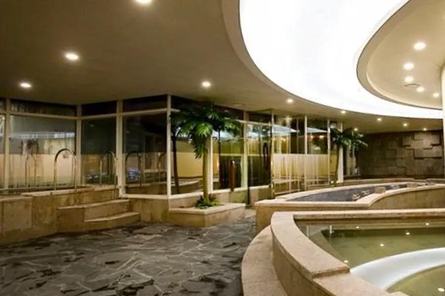 韓国の大浴場の内観、広々とした施設空間の様子。