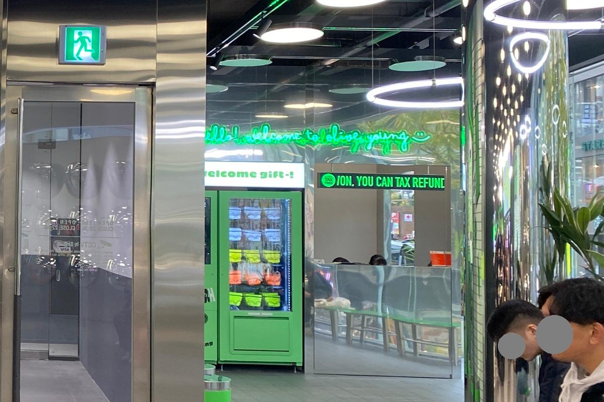 ソウル明洞のオリーブヤング店舗内の写真。