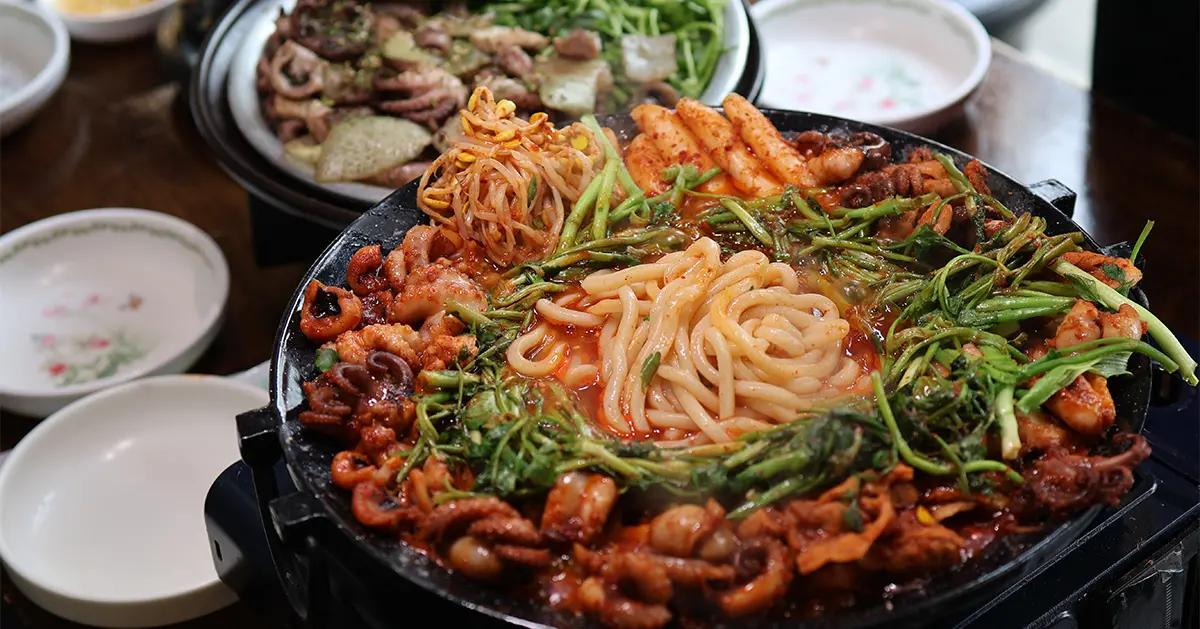 A retro-style grilled spicy webfoot octopus restaurantㅣPassion Is Also Jjukkumi