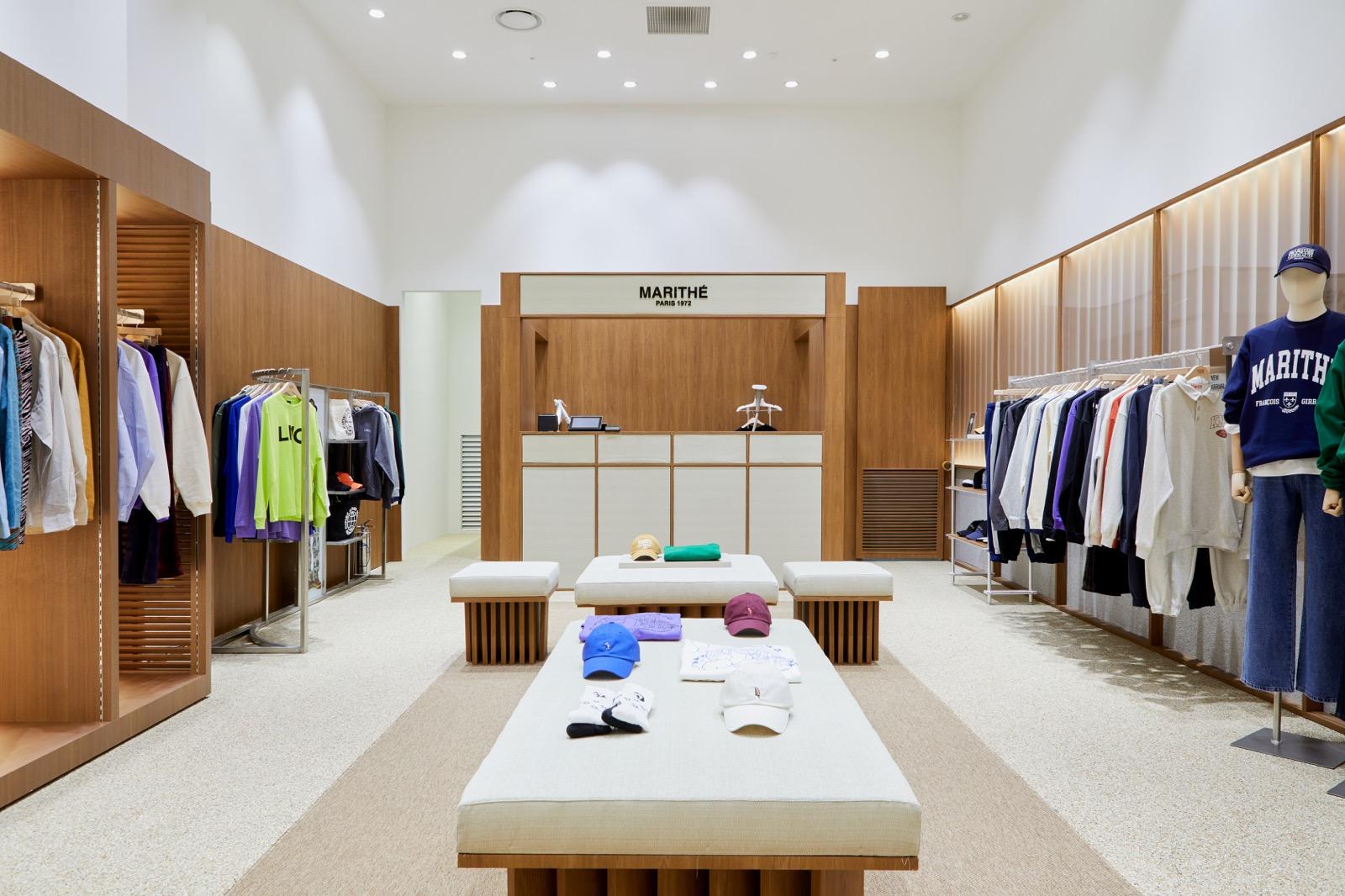 韓國首爾洛特門市內部展示MARITHÉ法式潮牌服裝區的照片