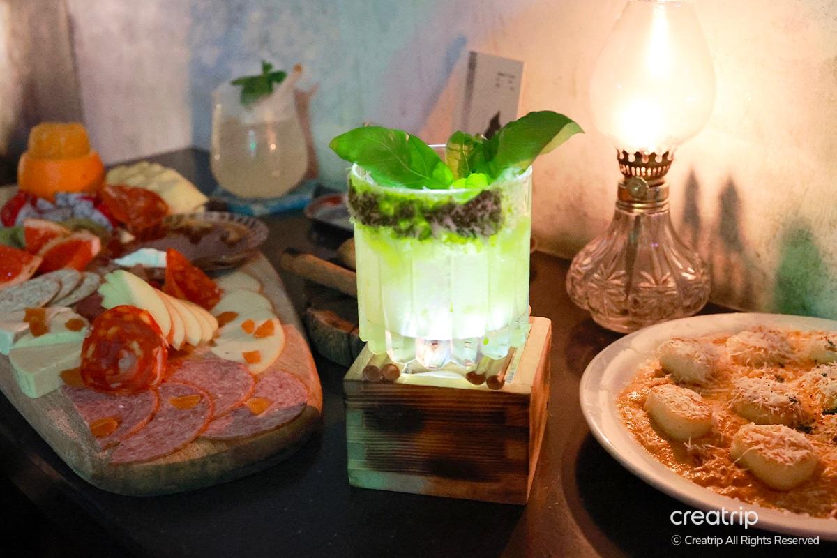 东大门 东大门设计广场 东大门历史文化公园站 水果拼盘 东大门历史文化公园站餐厅 水果沙拉 义式马铃薯饺 鸡尾酒 东大门鸡尾酒吧 威士忌 东大门餐厅 鸡尾酒吧 东大门调酒