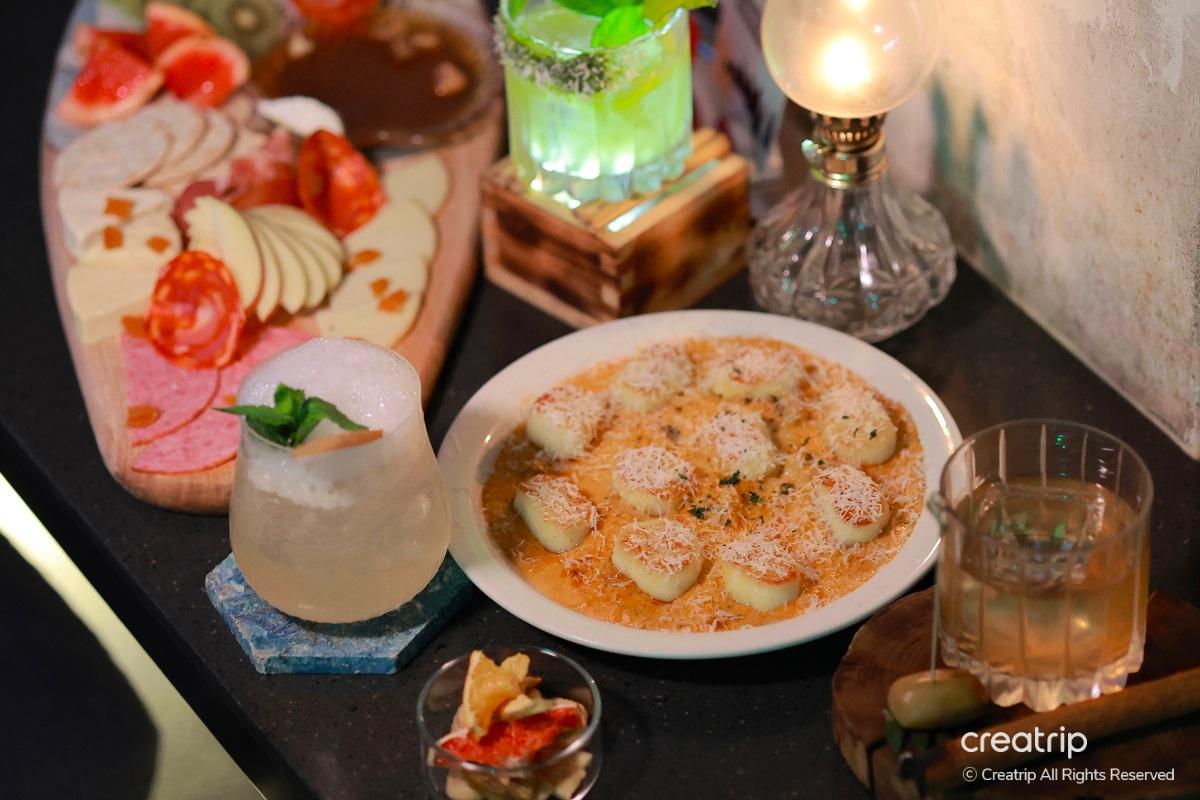 东大门 东大门设计广场 东大门历史文化公园站 水果拼盘 东大门历史文化公园站餐厅 水果沙拉 义式马铃薯饺 鸡尾酒 东大门鸡尾酒吧 威士忌 东大门餐厅 鸡尾酒吧 东大门调酒