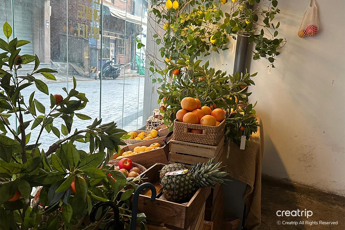 东大门 东大门设计广场 东大门历史文化公园站 水果拼盘 东大门历史文化公园站餐厅 水果沙拉 义式马铃薯饺 鸡尾酒 东大门鸡尾酒吧 威士忌 东大门餐厅 鸡尾酒吧 东大门调酒