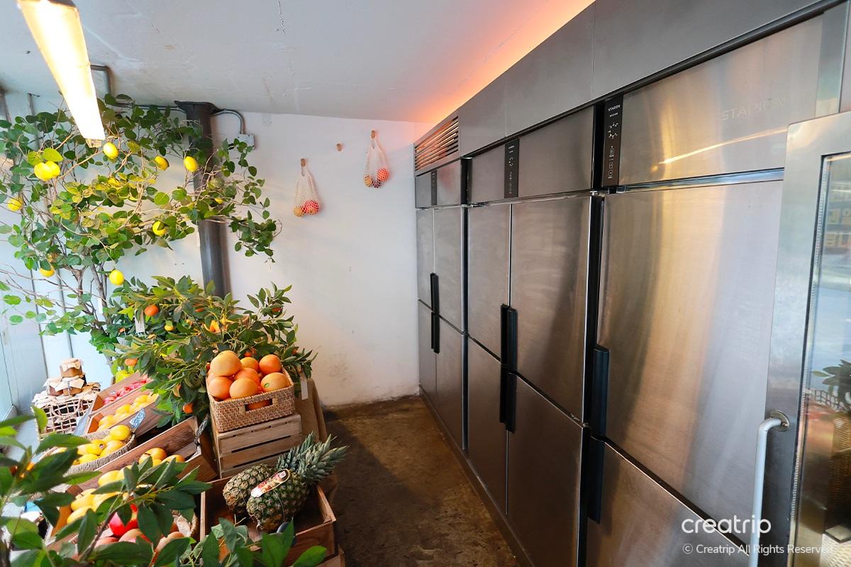 东大门 东大门设计广场 东大门历史文化公园站 水果拼盘 东大门历史文化公园站餐厅 水果沙拉 义式马铃薯饺 鸡尾酒 东大门鸡尾酒吧 威士忌 东大门餐厅 鸡尾酒吧 东大门调酒