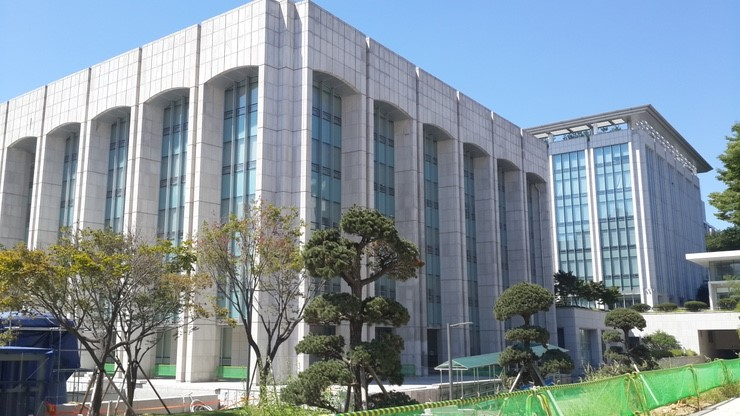 Academic Information Center at Yonsei University, known as the New Central Library by students, with a modern design.