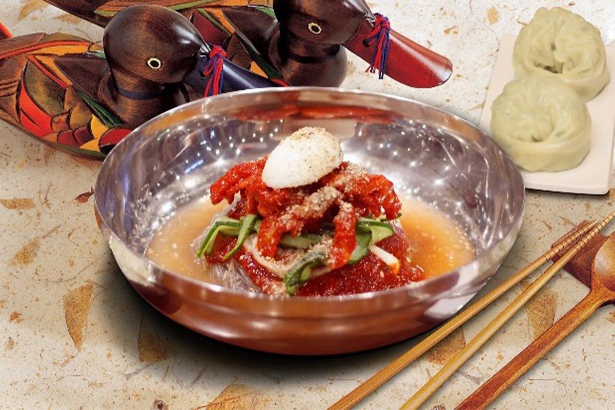 以鮮嫩束草魚製成的明太魚冷麵，韓國傳統美食