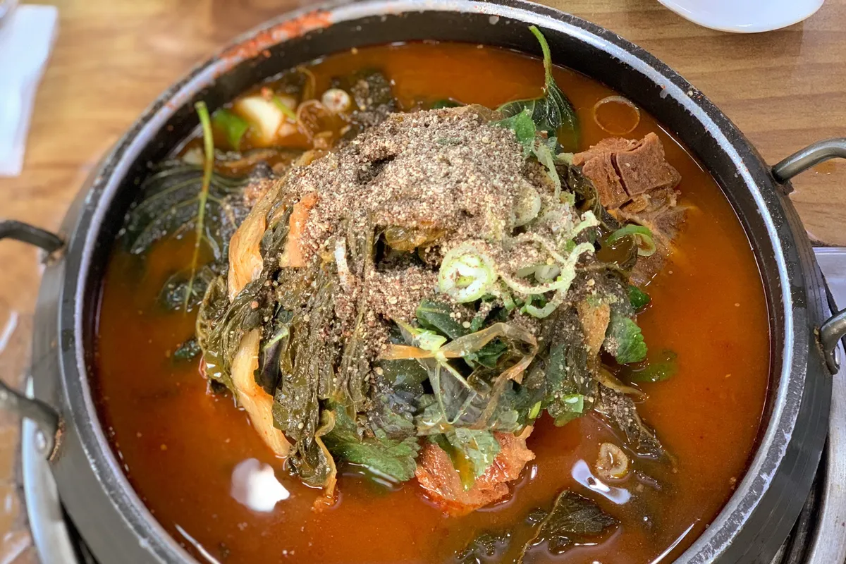 韓國 首爾馬鈴薯排骨湯 必吃推薦 好吃的馬鈴薯排骨湯 2025