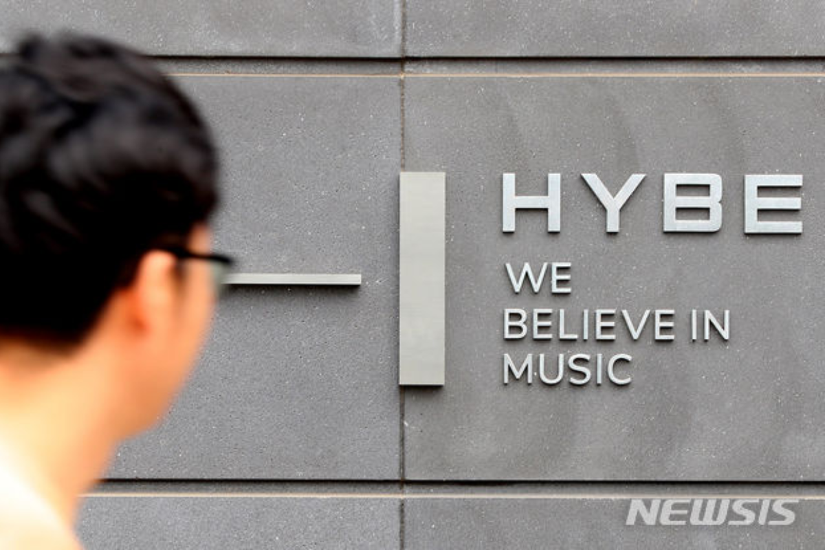 閔熙珍HYBE內鬨 閔熙珍HYBE內鬨懶人包 閔熙珍HYBE內鬨時間線 閔熙珍記者會 閔熙珍 房時爀 ADOR 閔熙珍罷免 閔熙珍經營權 NewJeans NewJeans公司 公開內幕 臨時股東大會 結果 罷免 記者會