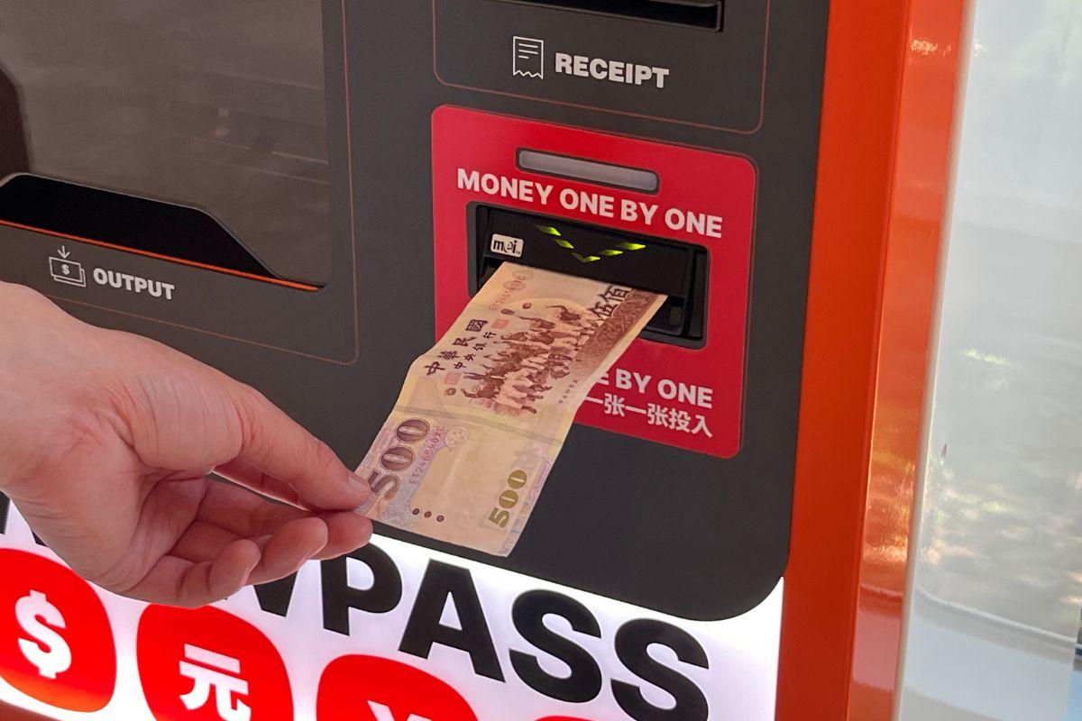 确认交通卡和WOWPASS卡余额的界面截屏