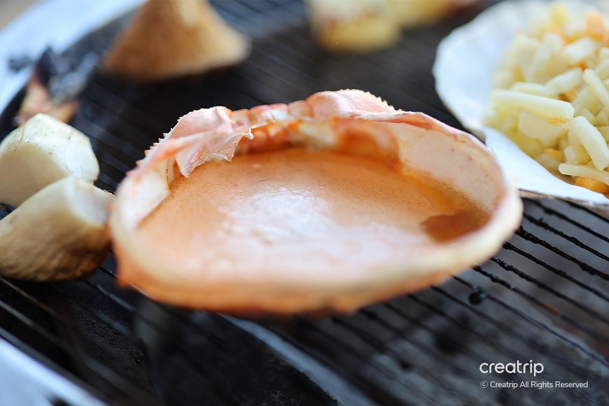 Plate filled with various grilled meats and seafood from Okaya