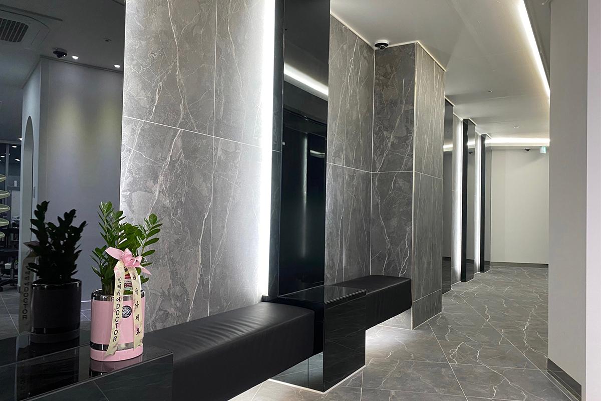 Hallway at KoResQ beauty academy with sleek design elements and seating area.