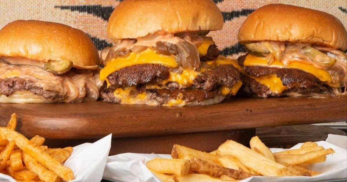 Restoran Cheeseburger Terkenal di ItaewonㅣBurg Burg