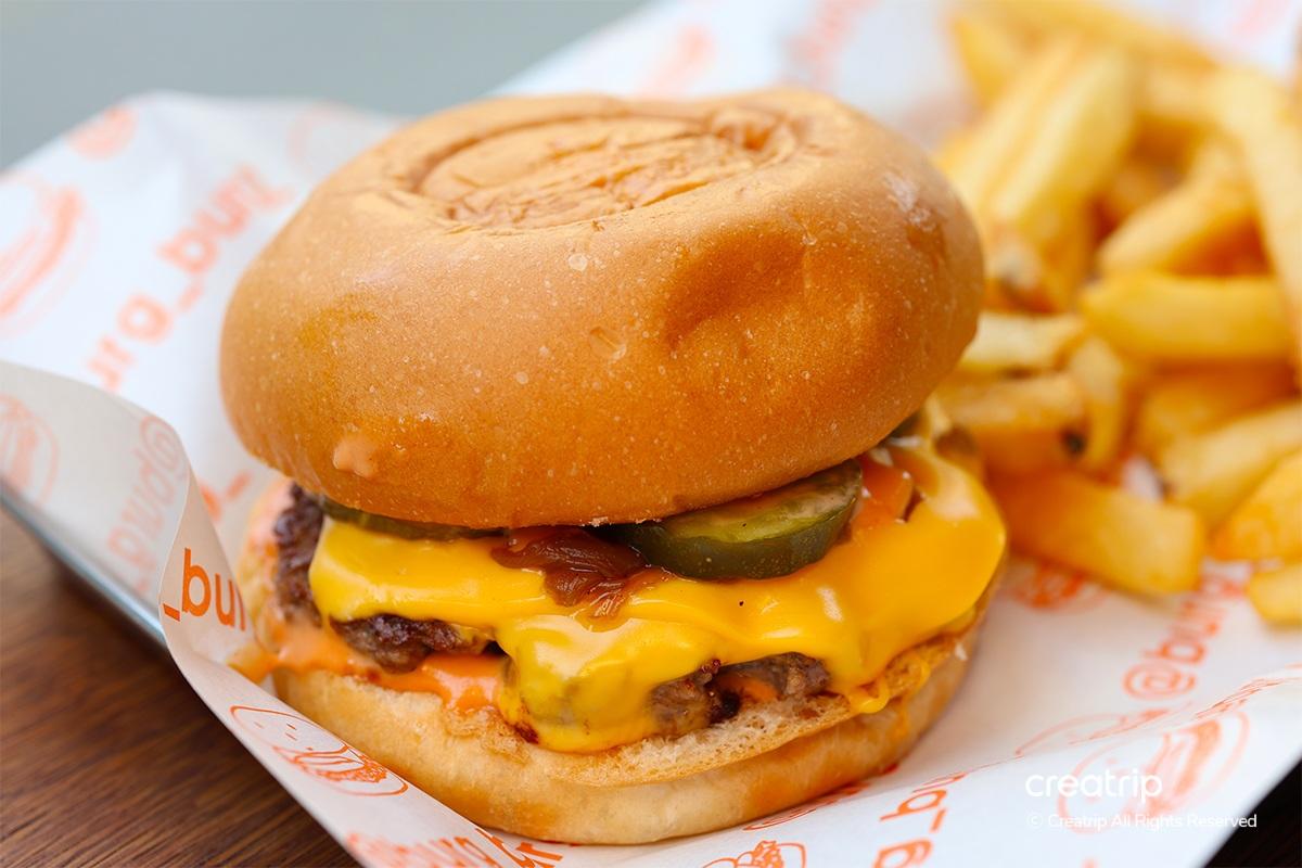 Burg Burg 梨泰院 梨泰院美食 手工漢堡 漢堡 辣雞翅 起司漢堡 Burg Burg梨泰院店