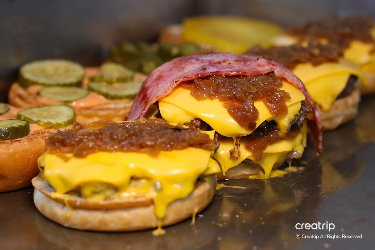 Burg Burg 梨泰院 梨泰院美食 手工漢堡 漢堡 辣雞翅 起司漢堡 Burg Burg梨泰院店