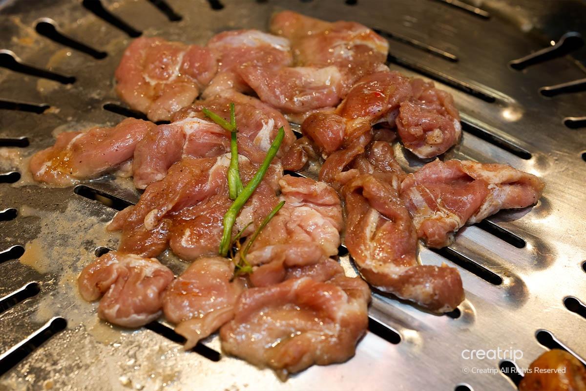 弘大美食 首爾美食 韓國美食 烤肉料理 弘大烤肉 胖胖豬頰肉