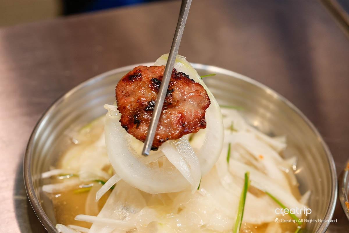 弘大美食 首爾美食 韓國美食 烤肉料理 弘大烤肉 胖胖豬頰肉