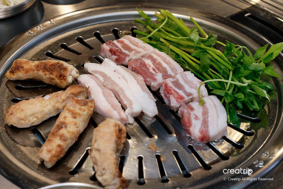 弘大美食 首爾美食 韓國美食 烤肉料理 弘大烤肉 胖胖豬頰肉