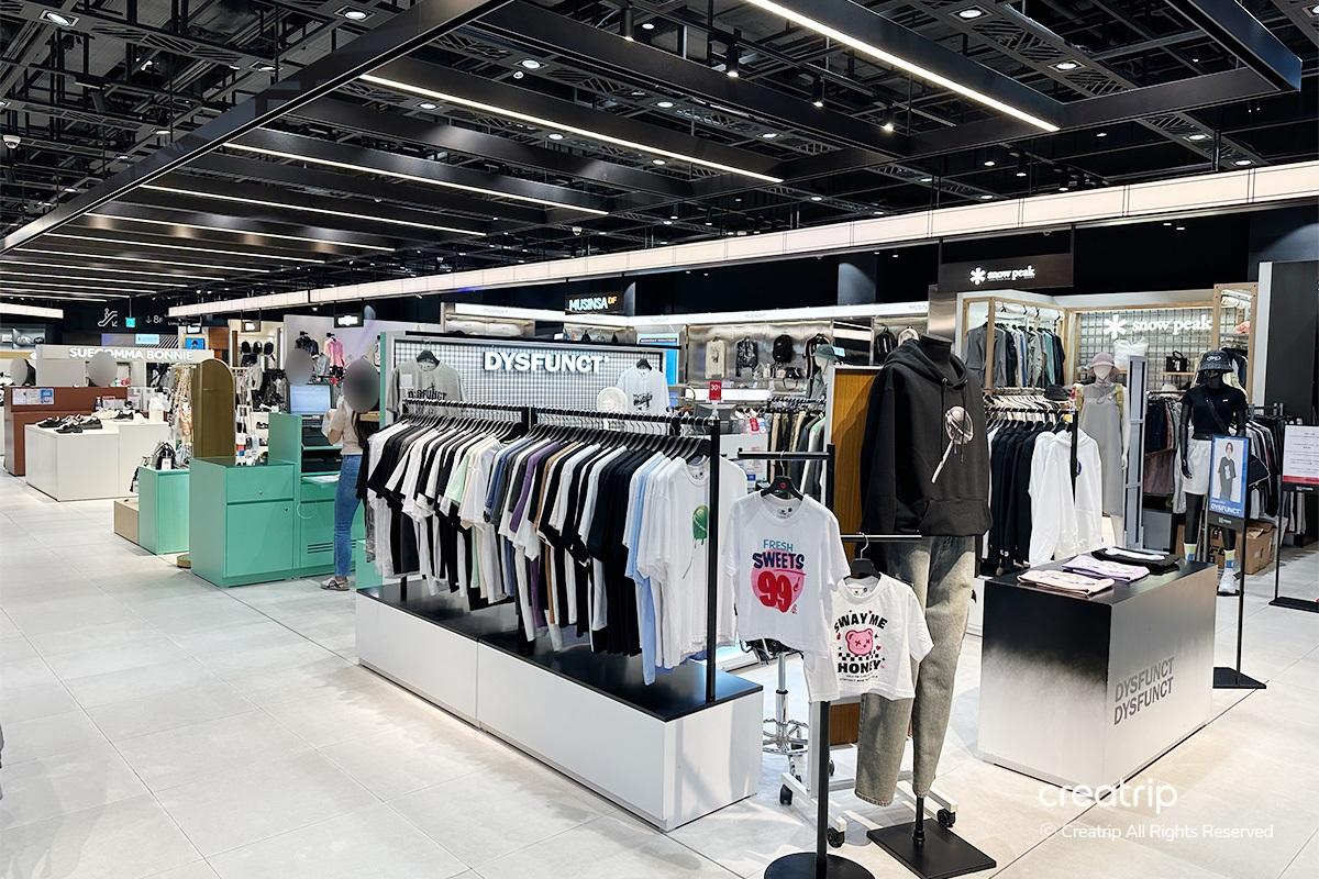 Verish內衣品牌的展示櫃位,提供多樣風格的舒適內衣和配件。