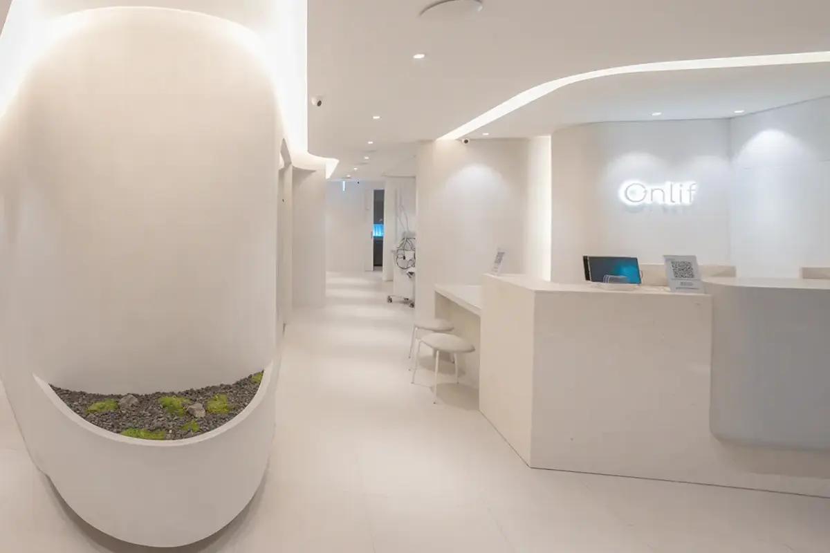 Reception area at Yonseiro Clinic with sleek and modern design, providing a comfortable atmosphere.
