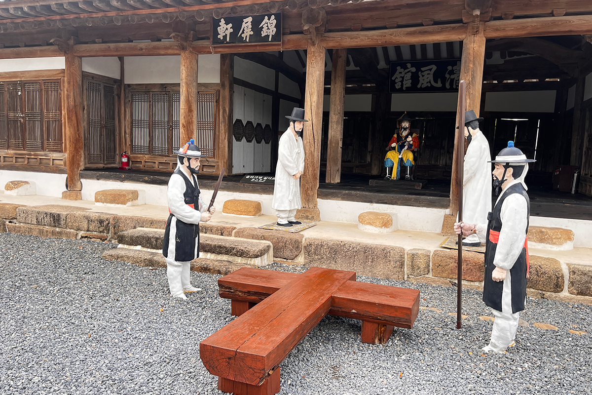 Lifelike mannequins display historical scenes at Cheongpung Cultural Heritage Complex in Jecheon