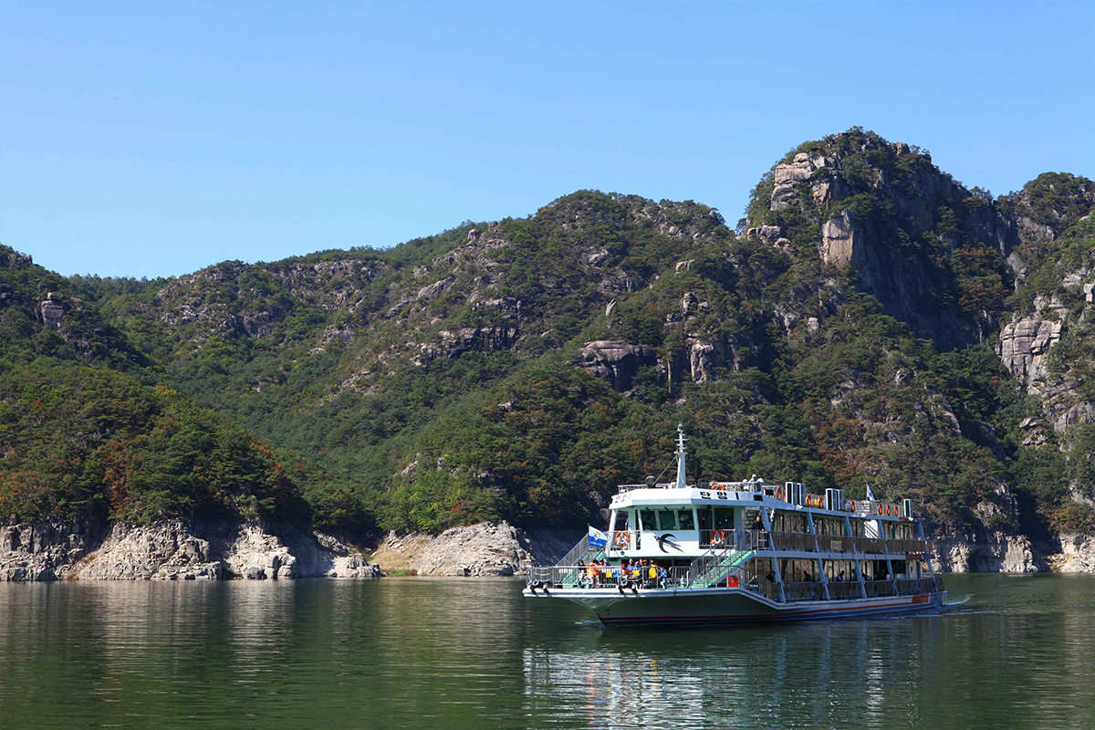 Cheongpung Lake cruise leisurely sailing past rocky mountains in Jecheon, South Korea