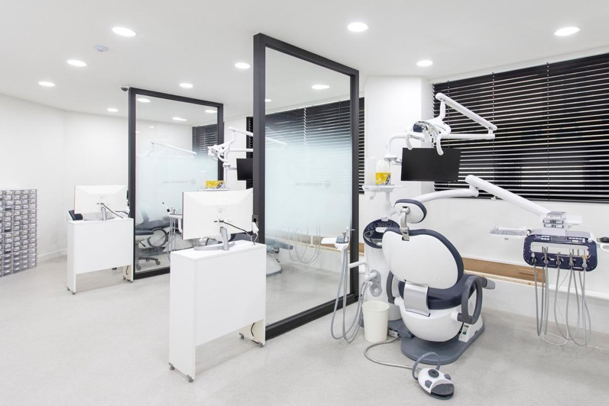 韓國牙科 韓國牙醫 韓國牙齒美白 韓國美白 韓國洗牙 韓國牙科診所 韓國牙齒美白價錢 收費比較 推薦牙科診所 陶瓷牙貼 箍牙 THE 365牙科診所