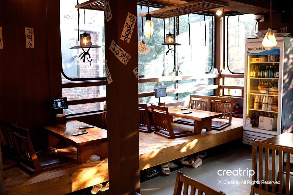 Inviting Korean-style interior of Earl bar in Hongdae, showcasing traditional wooden seating.