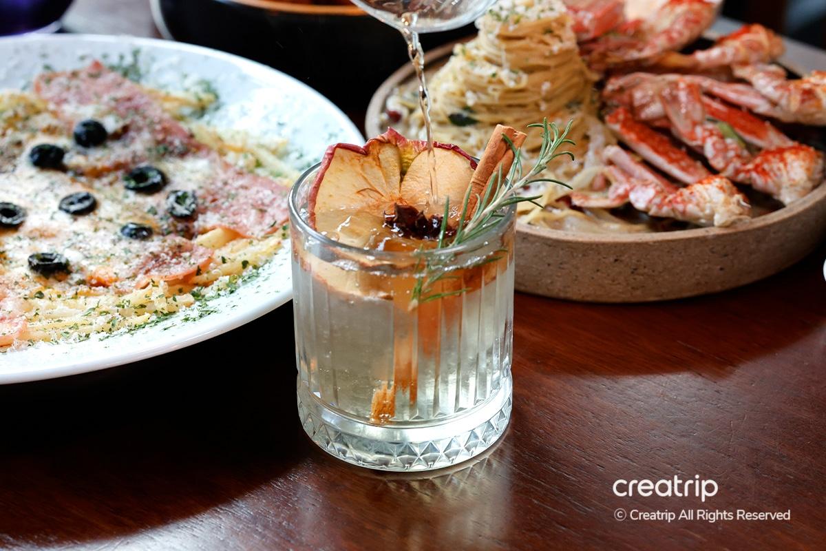Top view of tender grilled chicken feet garnished with fresh vegetables at Earl, Hongdae.