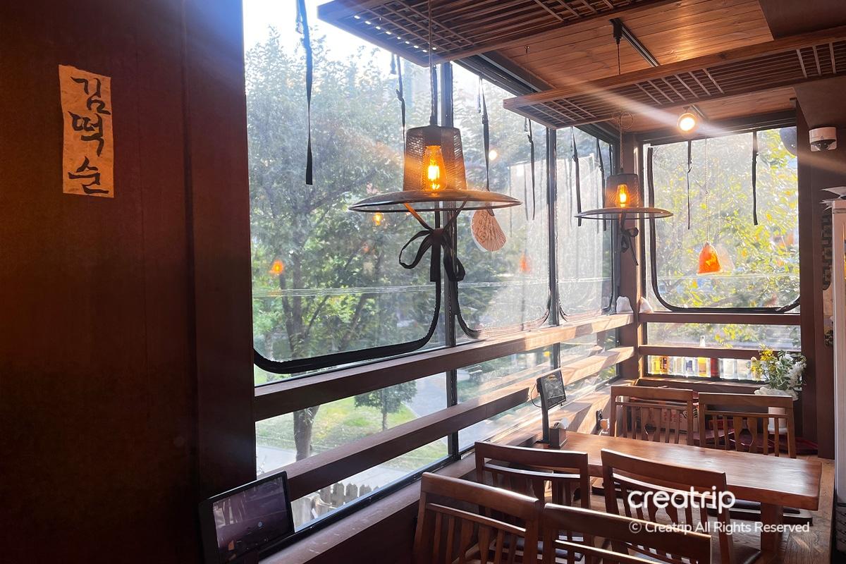 Traditional yet modern seating arrangement inside Earl in Hongdae, offering a cozy dining experience.