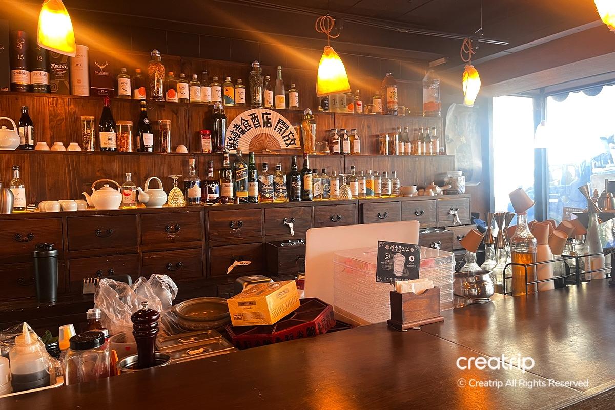 Detailed Korean-style lighting within Earl bar in Hongdae, enhancing the cozy atmosphere.