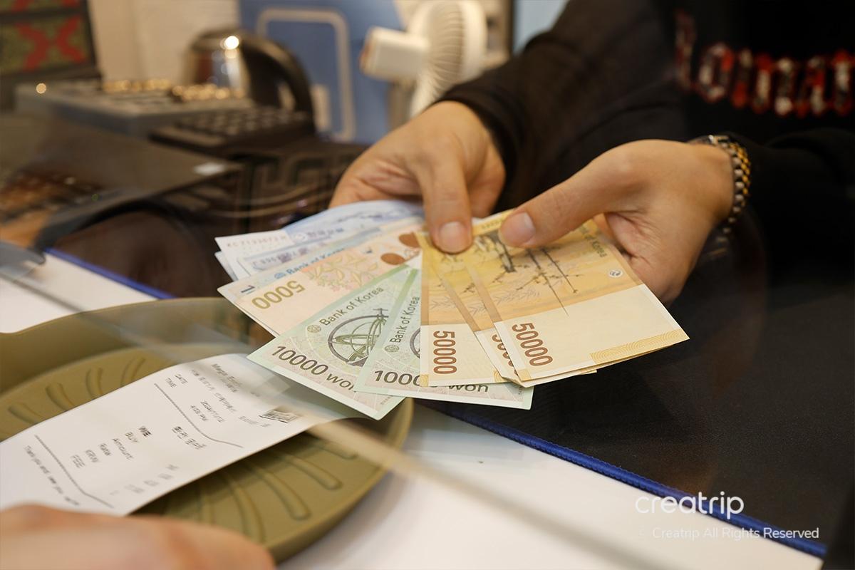 Ricevuta di somma in won coreani scambiata da dollari di Hong Kong presso il Mega Currency Exchange.