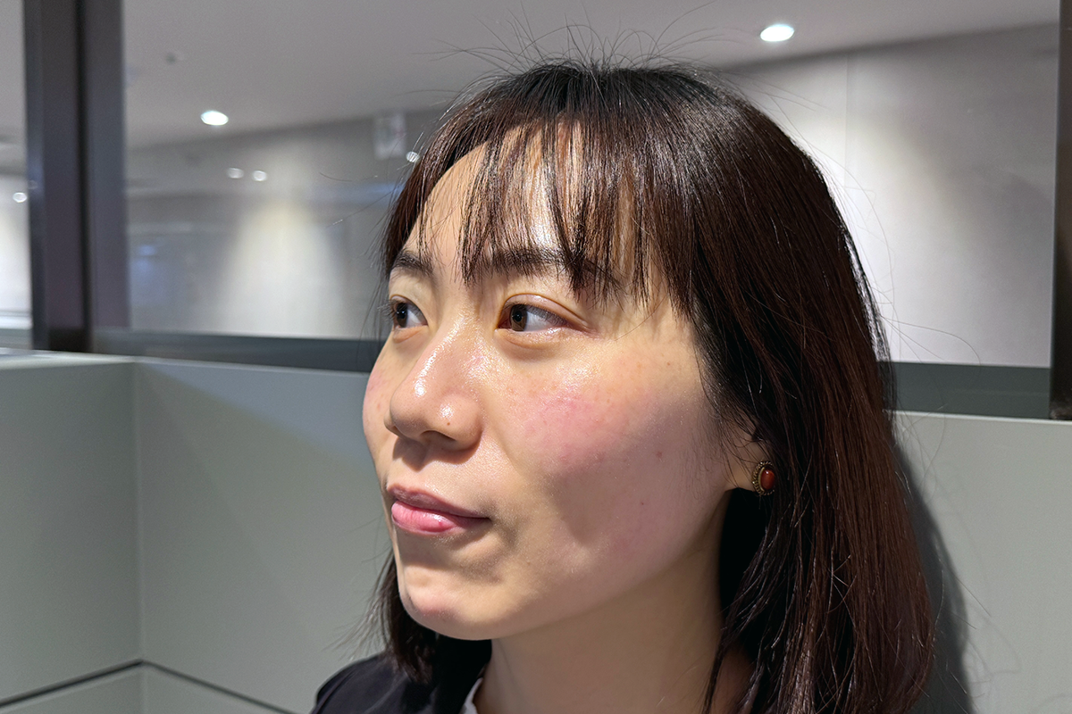 Moisturizing with ARZTIN products as the last step in skin treatment.