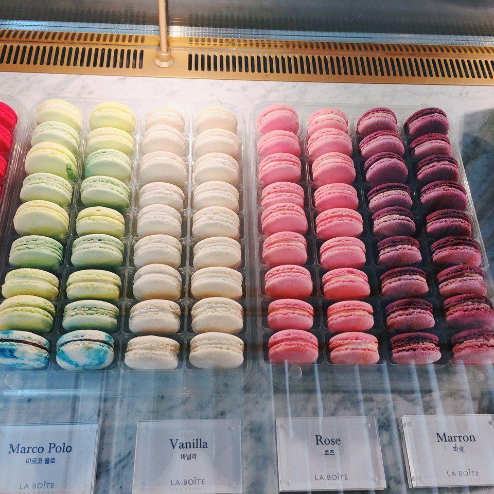 Bover Loungeで提供される色とりどりのマカロン。