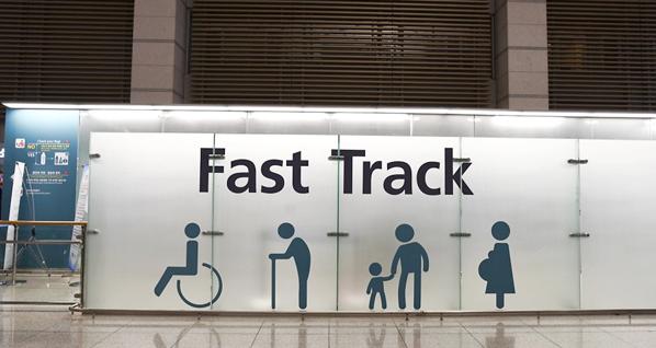 仁川機場嬰幼兒/老人快速通關出入境