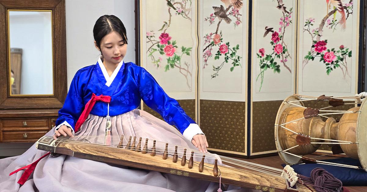 Beautiful Gayageum (traditional Korean string instrument) Class