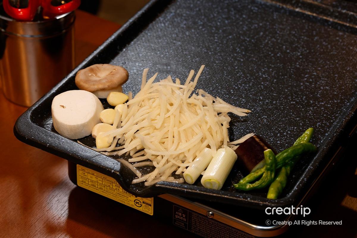 首爾五花肉 烤肉 生拌牛肉 烤肉店 益善洞牧場 明洞美食店 首爾美食 韓國烤肉 明洞美食