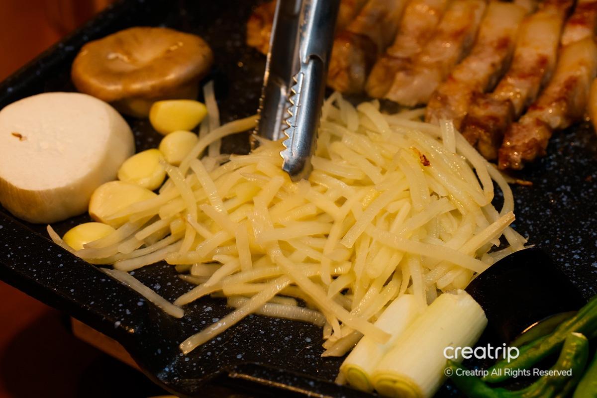 首爾五花肉 烤肉 生拌牛肉 烤肉店 益善洞牧場 明洞美食店 首爾美食 韓國烤肉 明洞美食