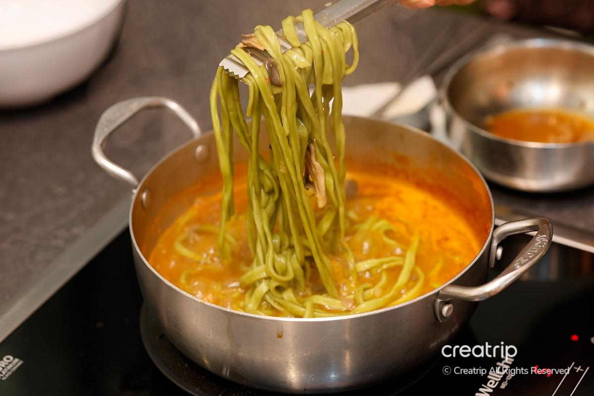 聖水站 聖水美食 刀削麵 韓國刀削麵 崔家蕈菇火鍋刀削麵
