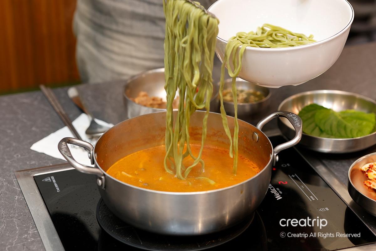 圣水站 圣水美食 刀削面 韩国刀削面 崔家蕈菇火锅刀削面