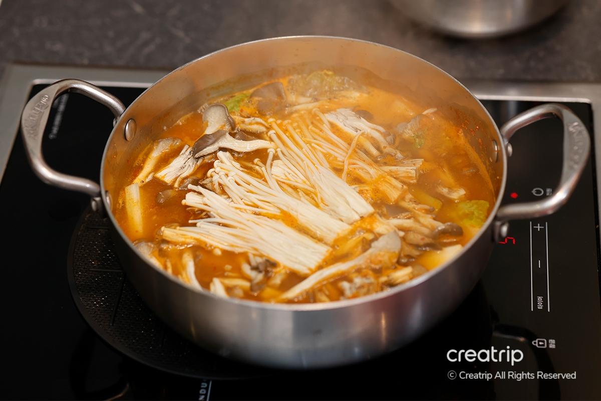 聖水站 聖水美食 刀削麵 韓國刀削麵 崔家蕈菇火鍋刀削麵