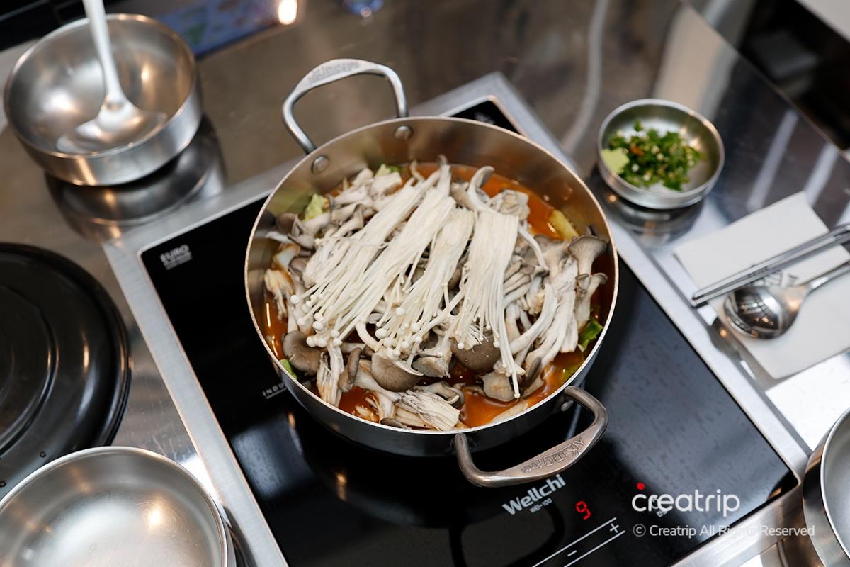 聖水站 聖水美食 刀削麵 韓國刀削麵 崔家蕈菇火鍋刀削麵