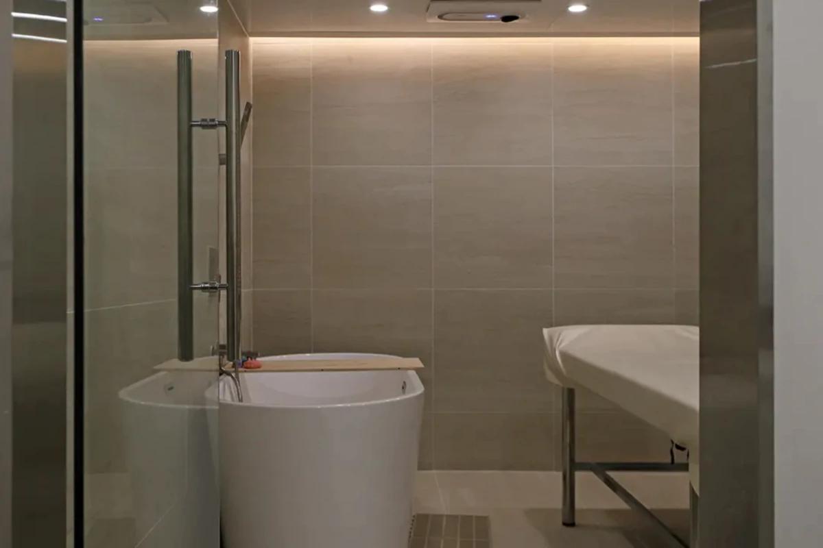 麻浦の静かな一角に佇むDAMDAの洗練された施術ルーム