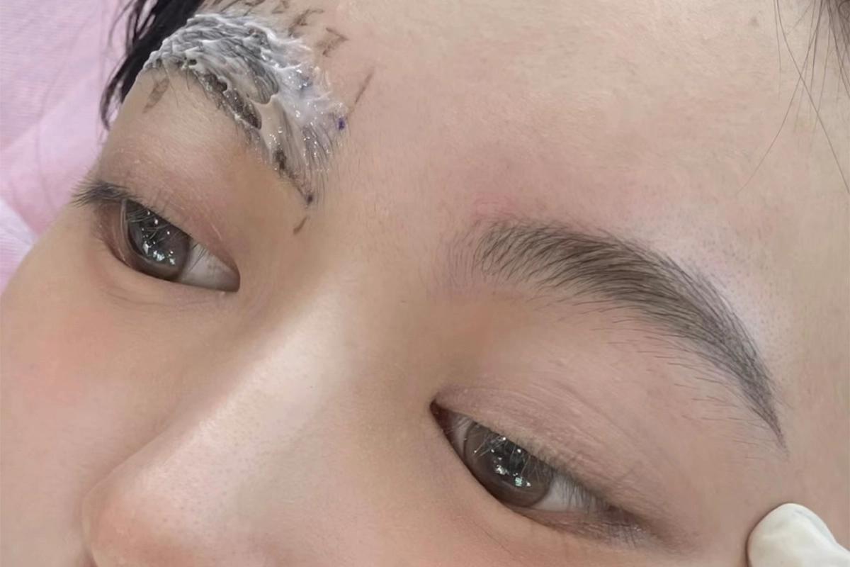 Semi-permanent eyebrow treatment at King Beauty in Seomyeon