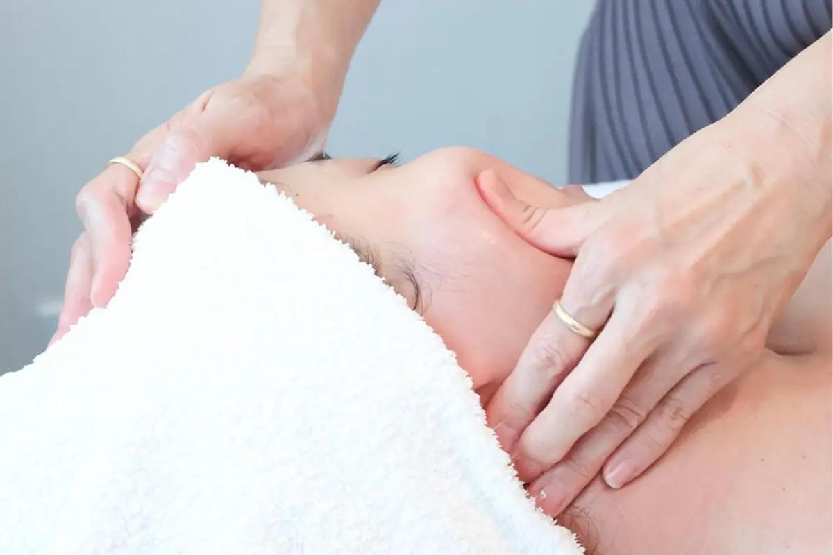 Wall of fame at Shin JiYoon showcasing celebrity autographs and media features.