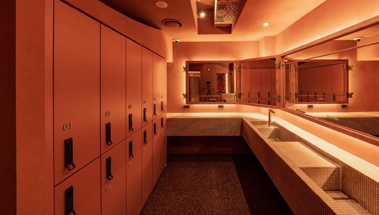 Factory-Style vs Private Skincare Clinics in Seoul: Which One Should You Choose for Your K-Beauty Treatment?