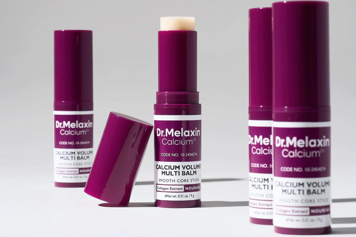 แพ็กเกจและแท่งสติ๊กของ Dr.Melaxin แคลเซียม วอลลุ่ม มัลติ บาล์ม