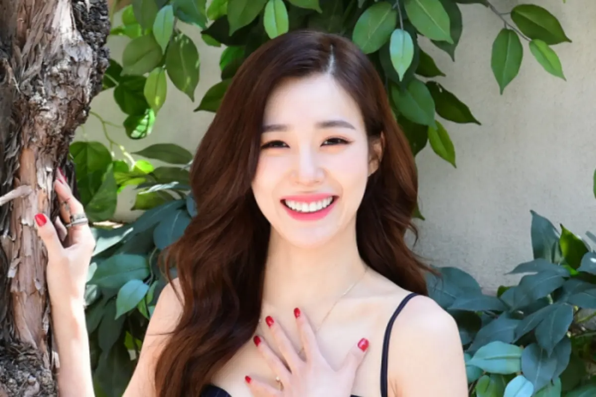 牙齒微笑線 微笑線 牙科 牙科診所 箍牙 門牙貼片 瓷牙貼片 牙齒美白 漂牙 牙齦美白 嘴唇重置術 牙齦微整形 韓國牙科 韓國牙科診所推薦 價錢