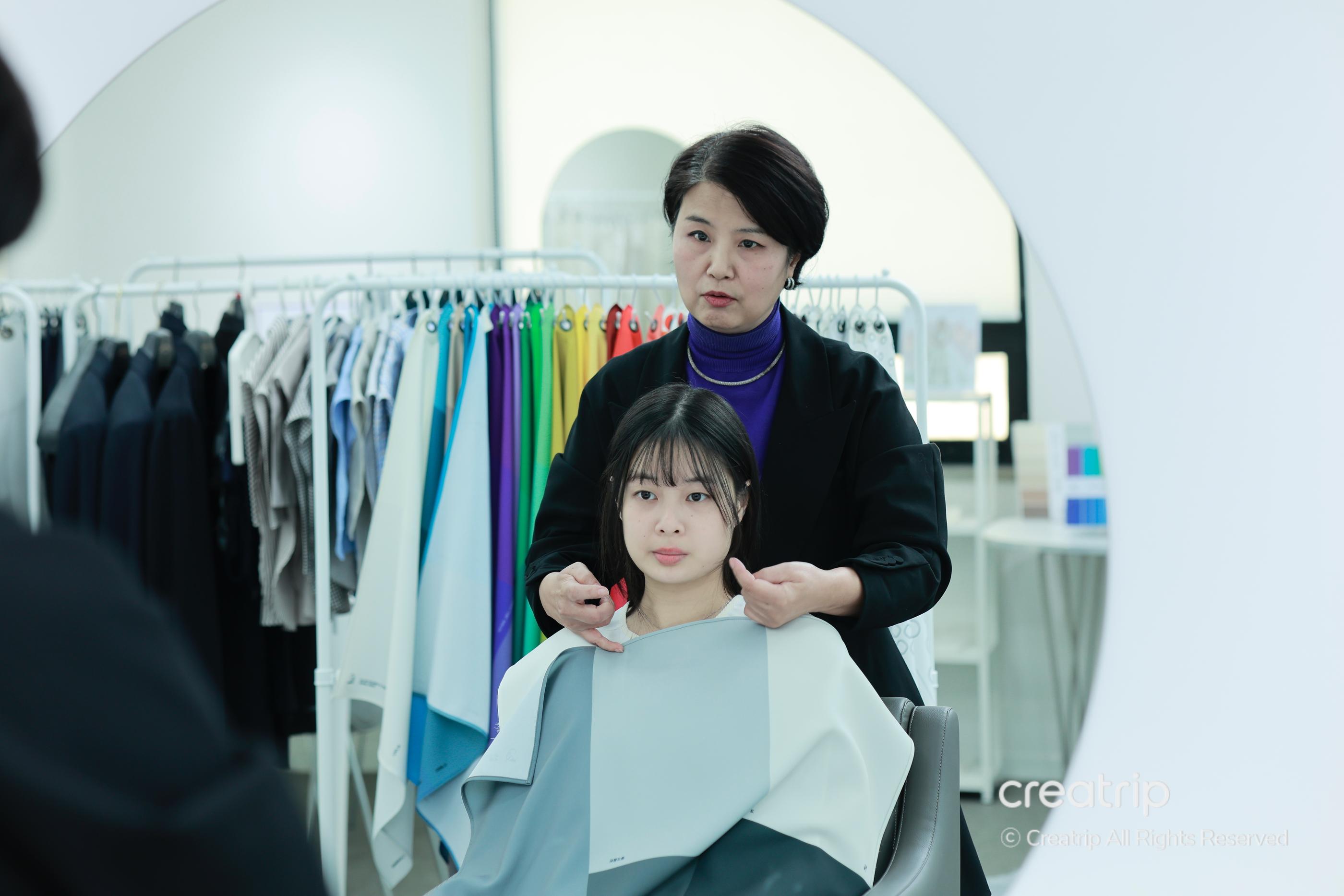 Personal color顧問喺CNSPersonalConsulting示範布料測色結果。